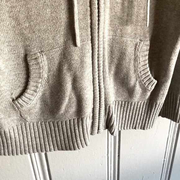 Super Cute & Comfy Gray Zip Up Crop Sweater w/ Hood & Pockets Size Large - Picture 7 of 9